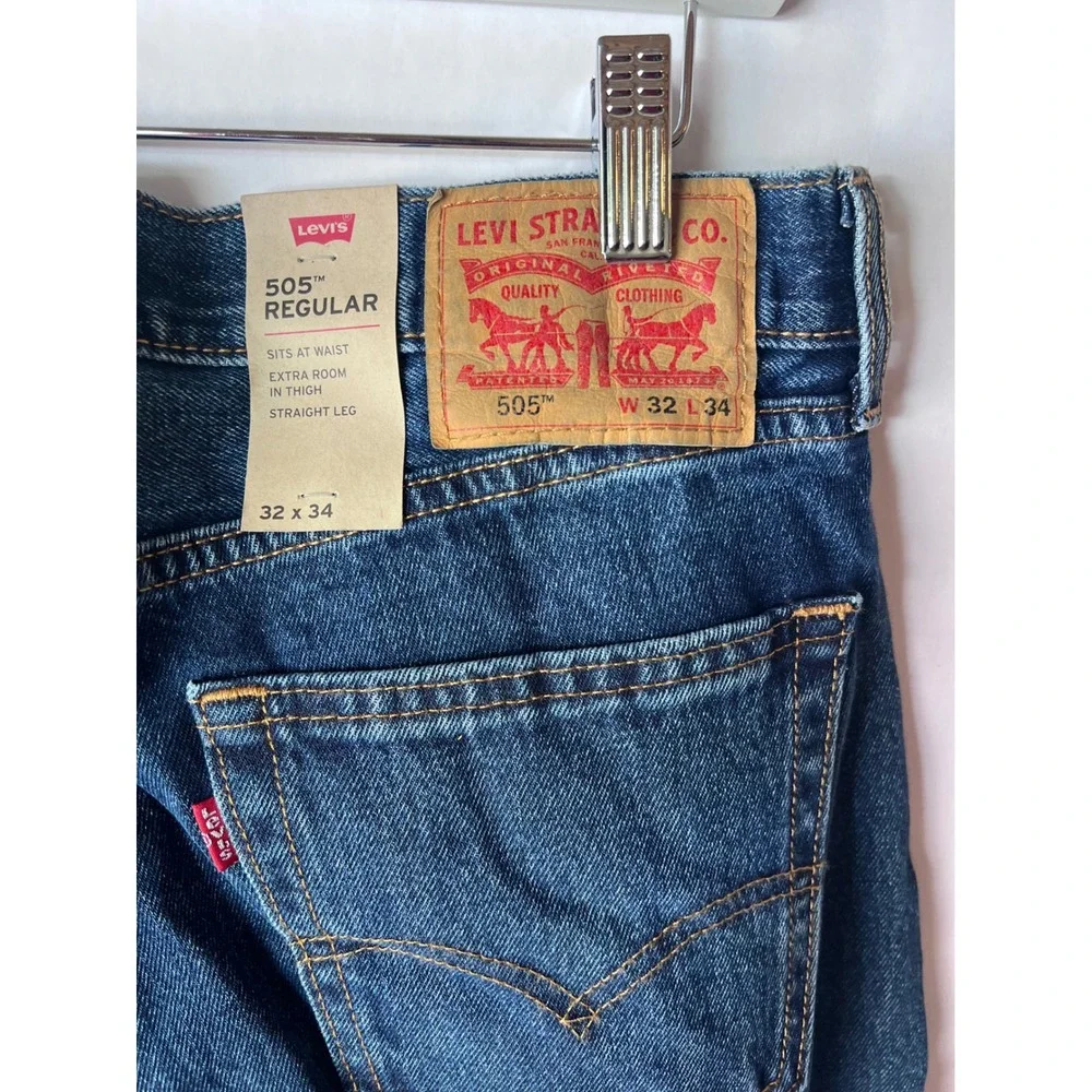 Levis 505 Regular Fit Jeans Mens 32x34 Medium Wash Blue Straight Leg NEW